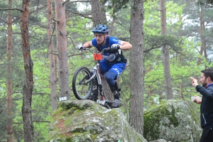 Saint-Maurice-de-Lignon : un show mouillé sur la compétition de VTT trial