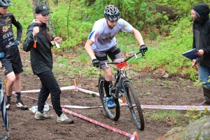 Saint-Maurice-de-Lignon : un show mouillé sur la compétition de VTT trial