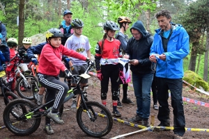 Saint-Maurice-de-Lignon : un show mouillé sur la compétition de VTT trial