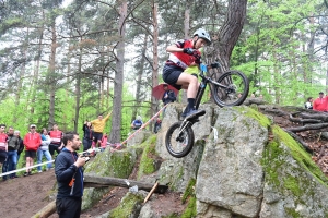 Saint-Maurice-de-Lignon : un show mouillé sur la compétition de VTT trial