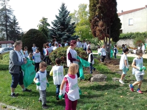 Monistrol-sur-Loire : les écoliers de Notre-Dame-du-Château ramassent les déchets