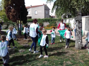 Monistrol-sur-Loire : les écoliers de Notre-Dame-du-Château ramassent les déchets