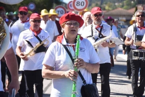 La banda Croqu&#039;notes du Chambon-Feugerolles avait animé le défilé des classes