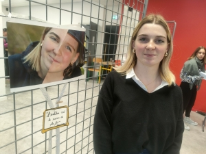 Yssingeaux : des lycéennes s&#039;essaient à l&#039;auto-portrait par la photo