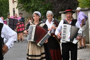 Beaux : 8 chars ont participé au défilé de la fête patronale (vidéo)