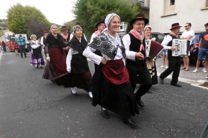 Beaux : 8 chars ont participé au défilé de la fête patronale (vidéo)