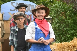 Beaux : 8 chars ont participé au défilé de la fête patronale (vidéo)