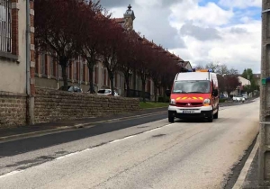 Yssingeaux : une voiture au fossé près du &quot;Pont de l&#039;Enceinte&quot;