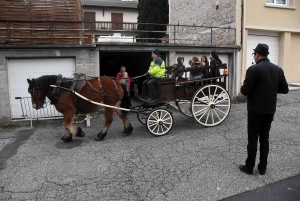 Dunières : le Père Noël tracté par des chiens Samoyèdes