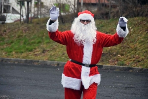 Dunières : le Père Noël tracté par des chiens Samoyèdes