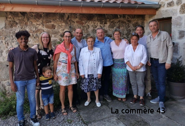 les 11 membres de la famille Chalavon réunis pour cet événement||||