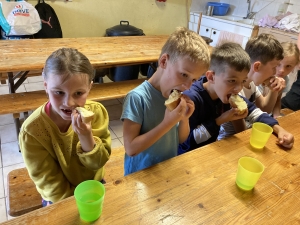 Saint-Maurice-de-Lignon : les CP-CE1 de l&#039;école publique dans une ferme pédagogique