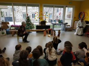 Les Villettes : les élèves de l&#039;école Saint-Louis ont cheminé vers Noël