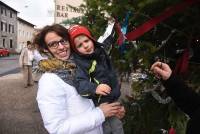 Montfaucon-en-Velay : les enfants ont décoré le grand sapin de Noël