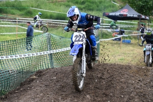 Le mobcross d&#039;Araules fait voler la terre et la poussière