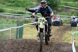 Le mobcross d&#039;Araules fait voler la terre et la poussière