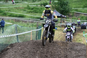 Le mobcross d&#039;Araules fait voler la terre et la poussière