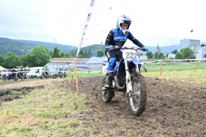 Le mobcross d&#039;Araules fait voler la terre et la poussière