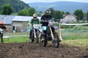 Le mobcross d&#039;Araules fait voler la terre et la poussière