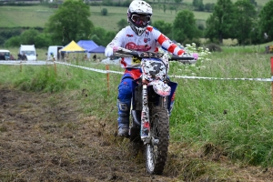 Le mobcross d&#039;Araules fait voler la terre et la poussière