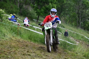 Le mobcross d&#039;Araules fait voler la terre et la poussière