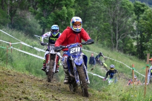 Le mobcross d&#039;Araules fait voler la terre et la poussière