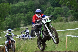 Le mobcross d&#039;Araules fait voler la terre et la poussière