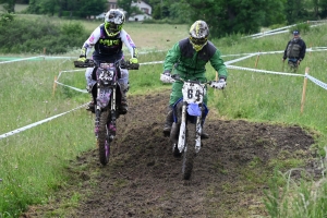 Le mobcross d&#039;Araules fait voler la terre et la poussière