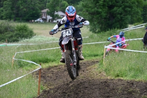 Le mobcross d&#039;Araules fait voler la terre et la poussière