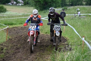 Le mobcross d&#039;Araules fait voler la terre et la poussière