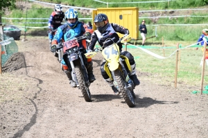 Le mobcross d&#039;Araules fait voler la terre et la poussière