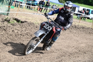 Le mobcross d&#039;Araules fait voler la terre et la poussière