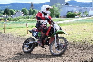 Le mobcross d&#039;Araules fait voler la terre et la poussière