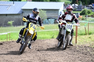 Le mobcross d&#039;Araules fait voler la terre et la poussière