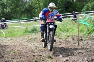 Le mobcross d&#039;Araules fait voler la terre et la poussière