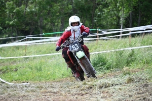 Le mobcross d&#039;Araules fait voler la terre et la poussière