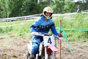 Le mobcross d&#039;Araules fait voler la terre et la poussière