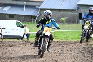 Le mobcross d&#039;Araules fait voler la terre et la poussière