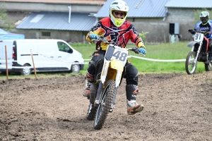 Le mobcross d&#039;Araules fait voler la terre et la poussière