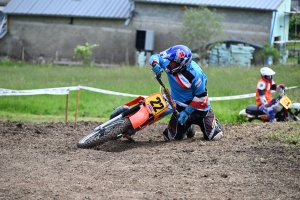 Le mobcross d&#039;Araules fait voler la terre et la poussière