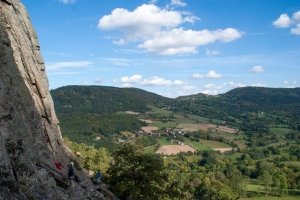 Le Rocher de Costaros à Chamalières-sur-Loire, un site prisé des grimpeurs et des faucons pèlerins