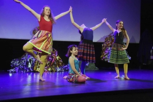 Dunières : les écoliers et collégiens font danser les robes d&#039;Adèle Duportal