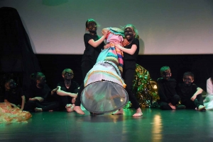 Dunières : les écoliers et collégiens font danser les robes d&#039;Adèle Duportal