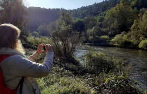 Des responsables de clubs de randonnée apprécient les ressources du territoire