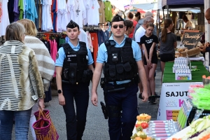 Yssingeaux : la gendarmerie tient un stand chaque jeudi sur le marché