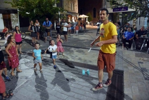 Yssingeaux : une soirée musicale et festive sur la place Carnot avec Just Music