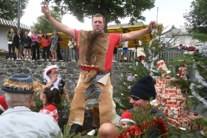 Saint-Front : les hameaux animent le village pour le défilé des chars (vidéo)