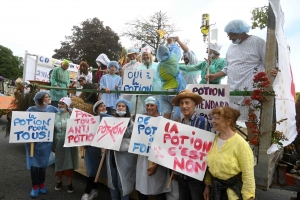 Saint-Front : les hameaux animent le village pour le défilé des chars (vidéo)