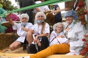 Saint-Front : les hameaux animent le village pour le défilé des chars (vidéo)