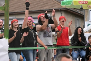 Saint-Front : les hameaux animent le village pour le défilé des chars (vidéo)